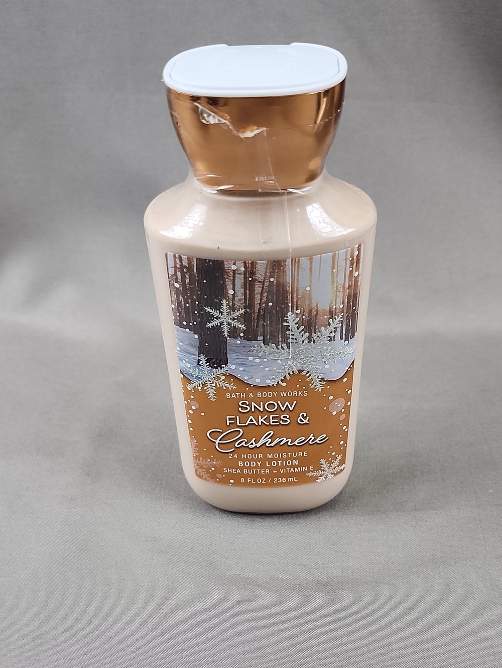 Bath & Body Works Snow Flakes & Cashmere 24 Hour Moisture Body Lotion 8 fl oz